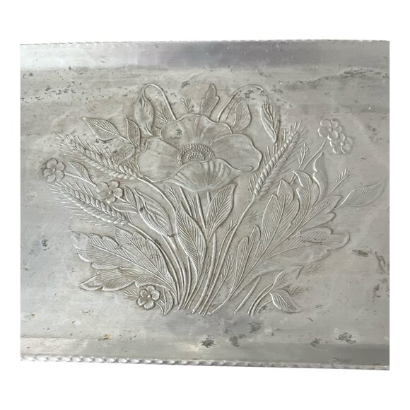 Vintage Everlast Metal Hand-Forged Aluminum Tray | Floral Engraving & Knot Handl - Picture 2 of 4